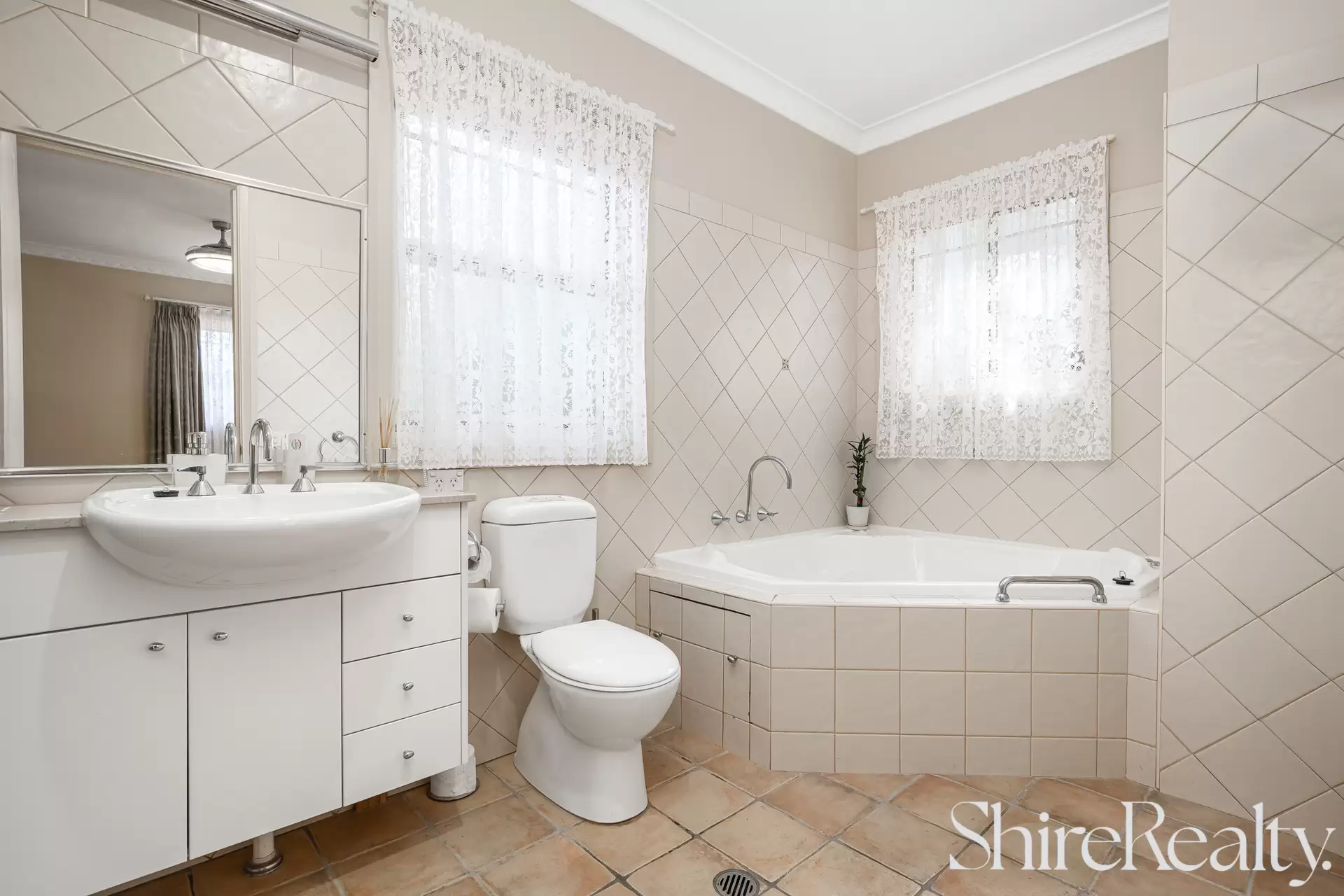 7 First Farm Drive, Castle Hill Auction by Shire Realty - image 8